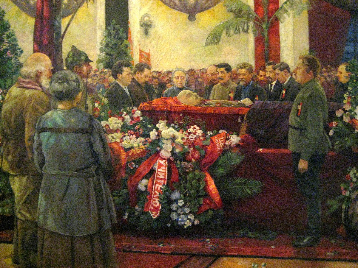 Moment image for Lenin's Funeral and Final Journey