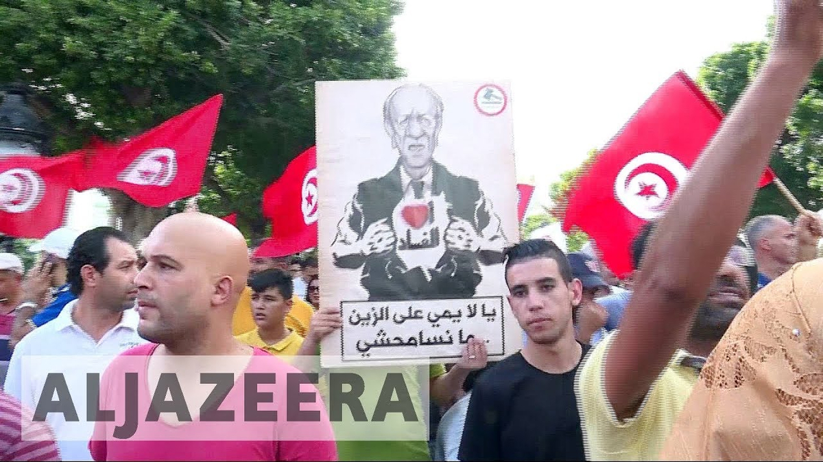 Moment image for Controversial law grants amnesty to corrupt officials from Tunisia's past regime.