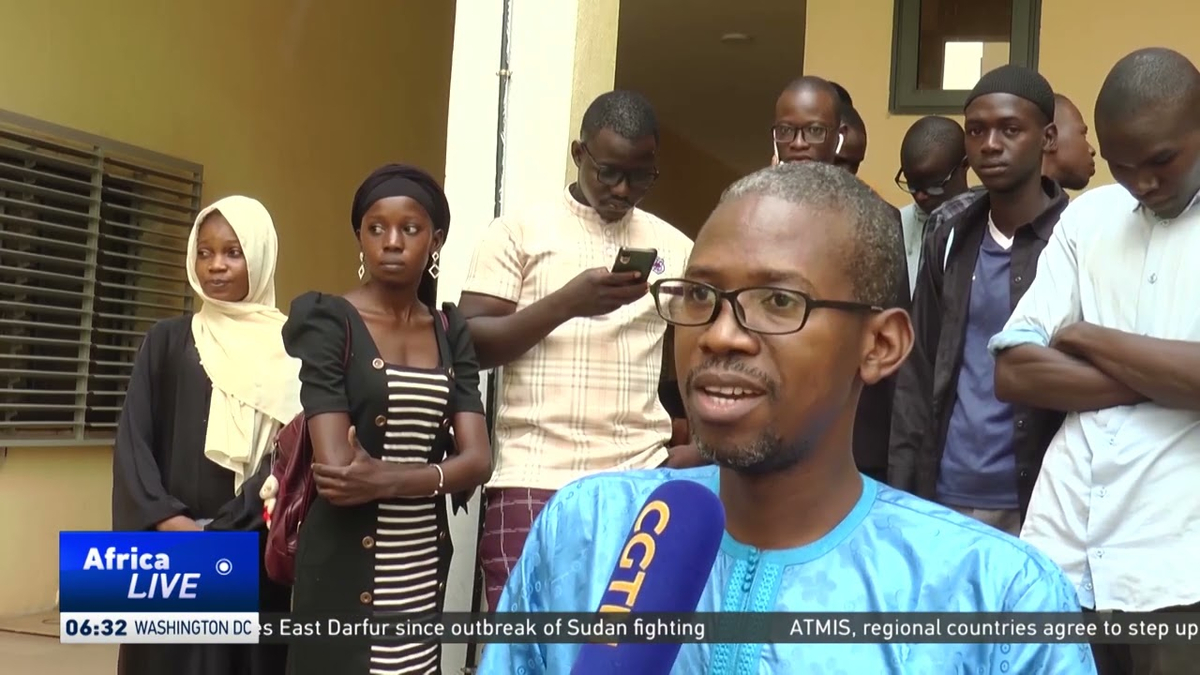 Moment image for Mali demotes French, language of its former colonizer, in symbolic move
