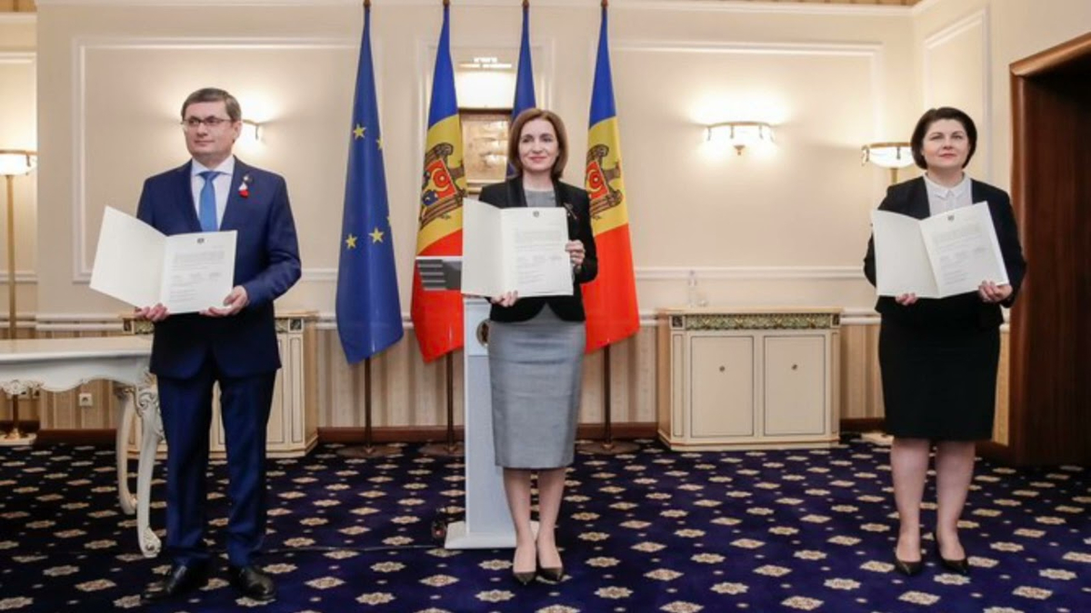 Moment image for Moldova Submits EU Membership Application